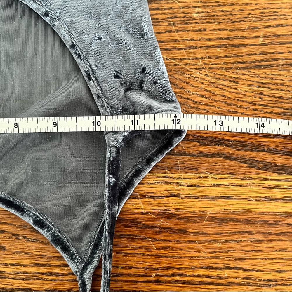 Brandy Melville NWT Reina Bodysuit Blue Velour One Size - Picture 9 of 9
